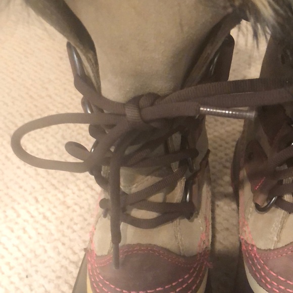 EUC SOREL FUR LINED WINTER BOOTS - Picture 4 of 8